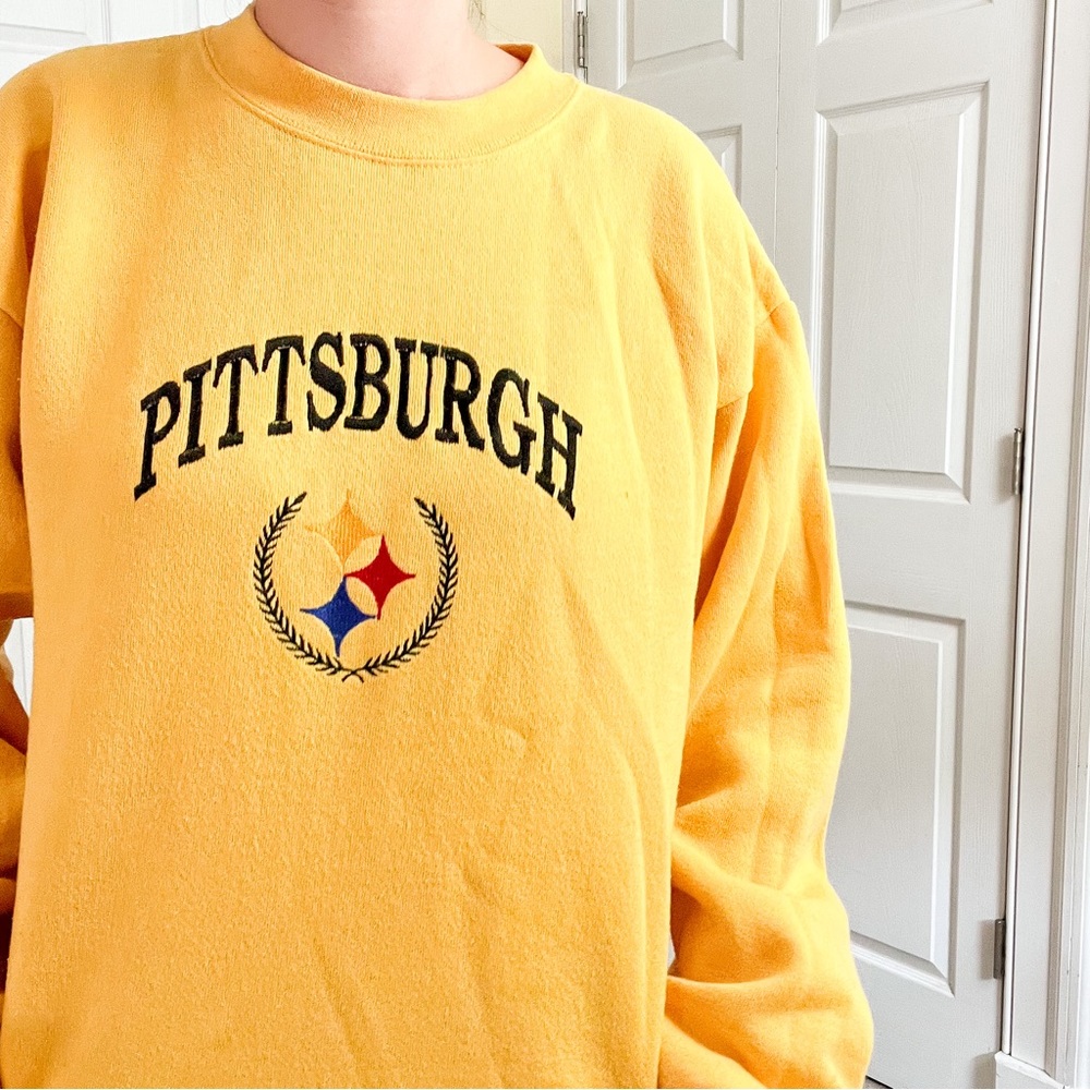 Steelers 💛❤️💙🖤 Vintage Size Large Cropped Hoodie, Yellow Pittsburgh NFL